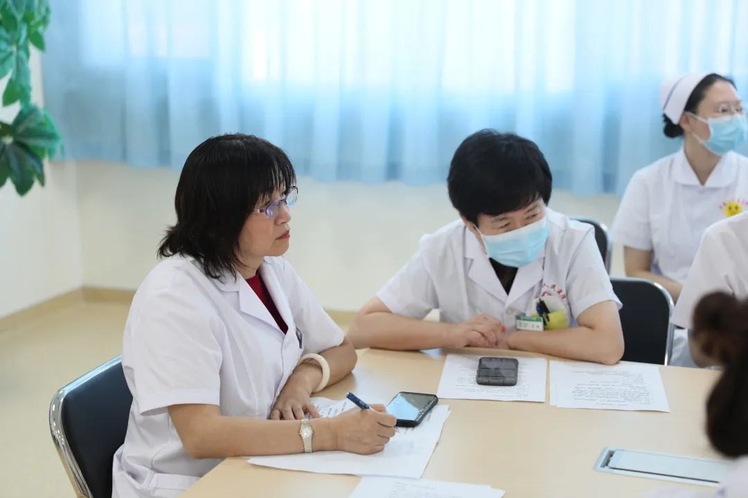 全省首家！中國醫(yī)科大學附屬第一醫(yī)院專家來“查房”，家門口享國內(nèi)優(yōu)質(zhì)醫(yī)療資源！(圖3)