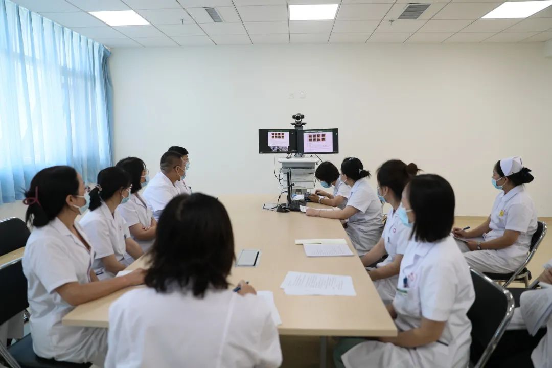 全省首家！中國醫(yī)科大學附屬第一醫(yī)院專家來“查房”，家門口享國內(nèi)優(yōu)質(zhì)醫(yī)療資源！(圖1)